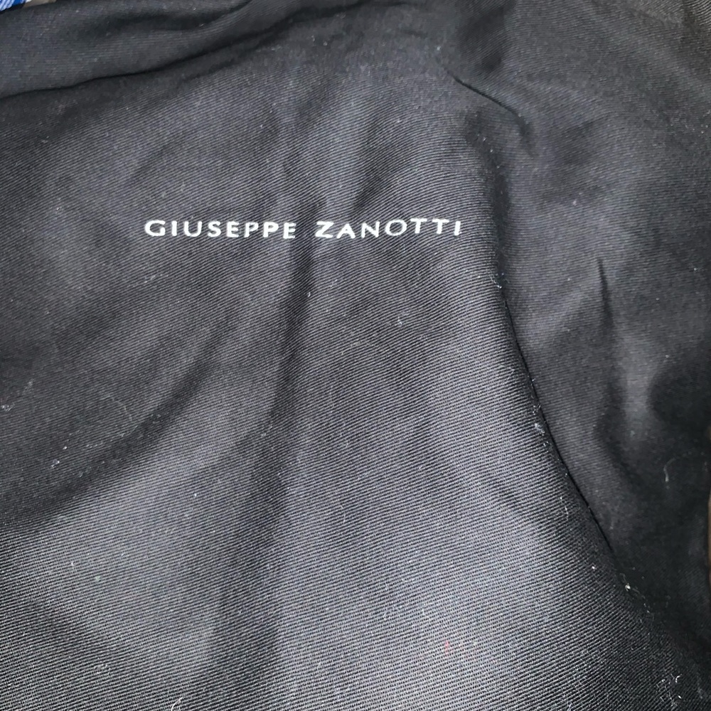 These are Giuseppe loafers silver in great